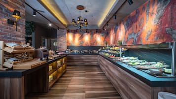 Free daily buffet breakfast