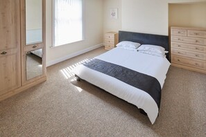 3 bedrooms, premium bedding, iron/ironing board, free WiFi