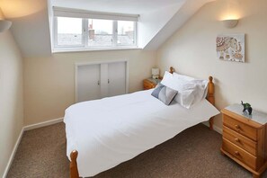 3 bedrooms, premium bedding, iron/ironing board, free WiFi