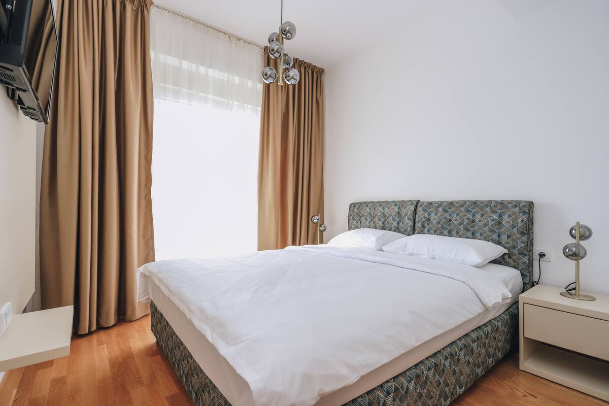 Cortinas blackout, tabla de planchar con plancha y wifi gratis 