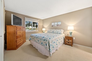 2 bedrooms, iron/ironing board, free WiFi, bed sheets - Private Serenity in Downtown Pismo Beach (Pismo Beach)