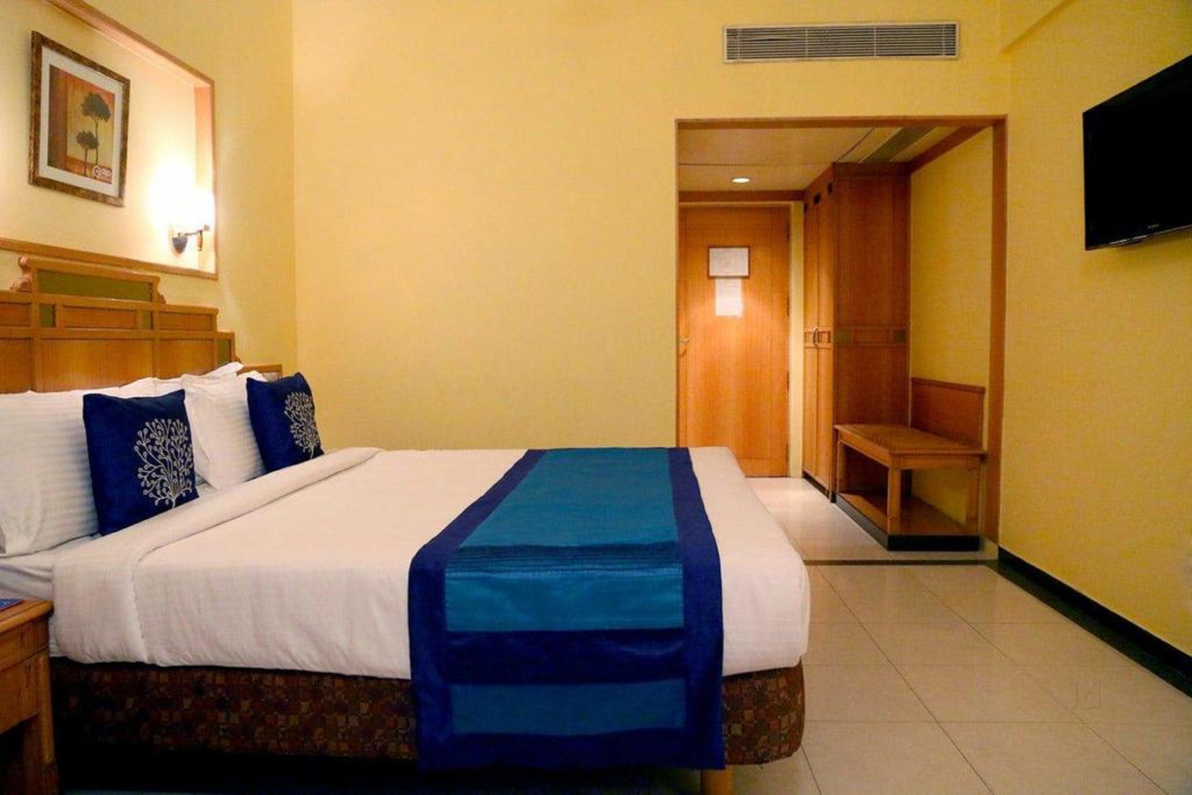 行政双人房 | 办公桌、熨斗/熨板、床单