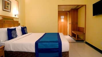 Executive Double Room | Desk, iron/ironing board, bed sheets