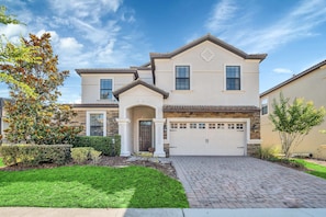 Exterior - Grand, Luxurious Home, Toy Story Room and Big Pool Area #9cg476 (Davenport)