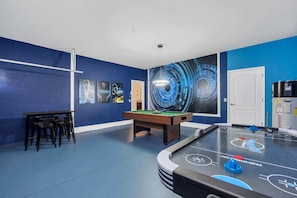 Games room - Grand, Luxurious Home, Toy Story Room and Big Pool Area #9cg476 (Davenport)