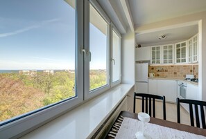 Lägenhet City | Eget kök | Stort kylskåp, ugn, spishäll och vattenkokare