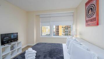 2 bedrooms, iron/ironing board, WiFi (free), bed sheets