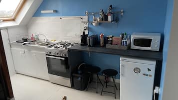 Microwave, oven, stovetop, coffee/tea maker