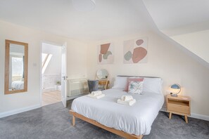 3 bedrooms, iron/ironing board, free WiFi, bed sheets - 3 Bedroom Jesus Green Townhouse with Parking (Cambridge)