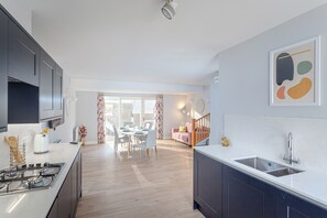 Interior - 3 Bedroom Jesus Green Townhouse with Parking (Cambridge)