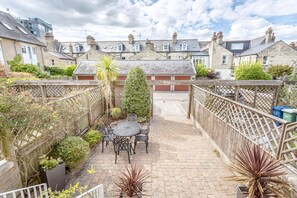 Outdoor dining - 3 Bedroom Jesus Green Townhouse with Parking (Cambridge)