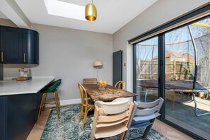 Dining - Immaculate 3 bed -30 min from London Bridge-Sidcup (Greater London)