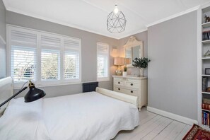 3 bedrooms, iron/ironing board, travel cot, WiFi - Immaculate 3 bed -30 min from London Bridge-Sidcup (Greater London)