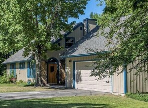 Exterior - The POINT and Cottage - Lakefront property with spectacular views! (Munising)