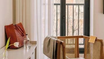 Zimmersafe, Verdunkelungsvorhänge, schallisolierte Zimmer, Bettwäsche