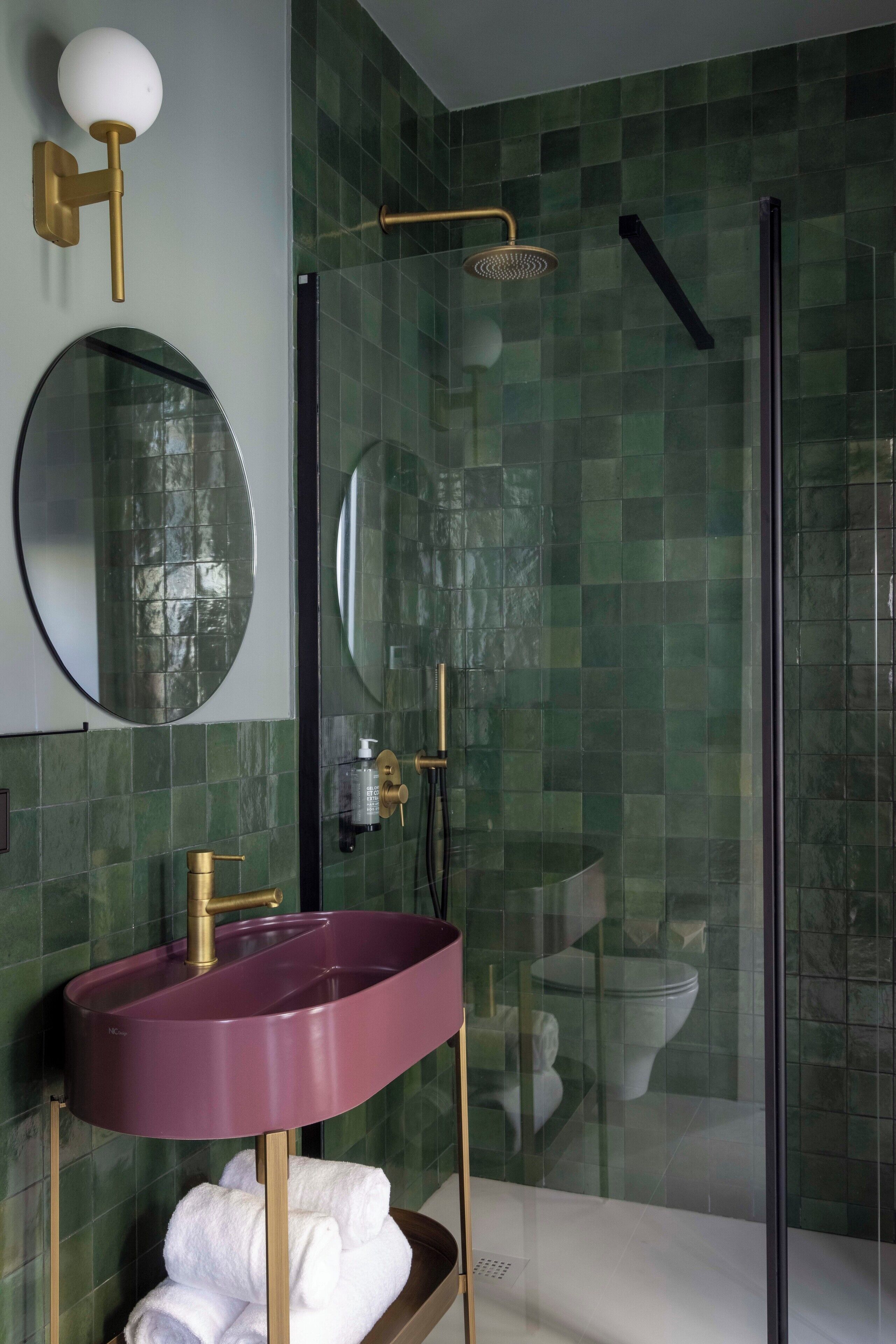 Dusche, Regendusche, Haartrockner, Handtücher