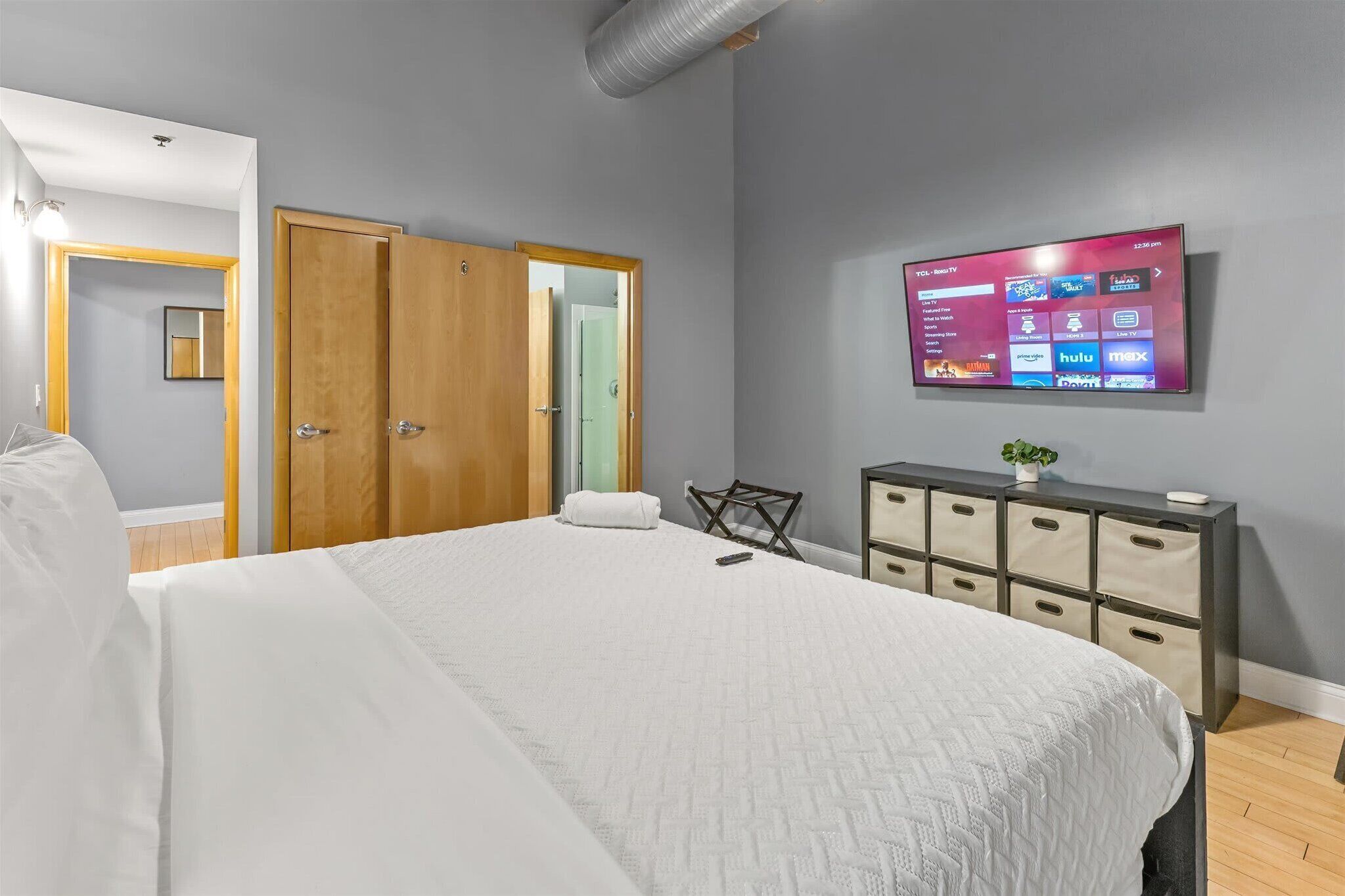 5 bedrooms, iron/ironing board, WiFi, bed sheets