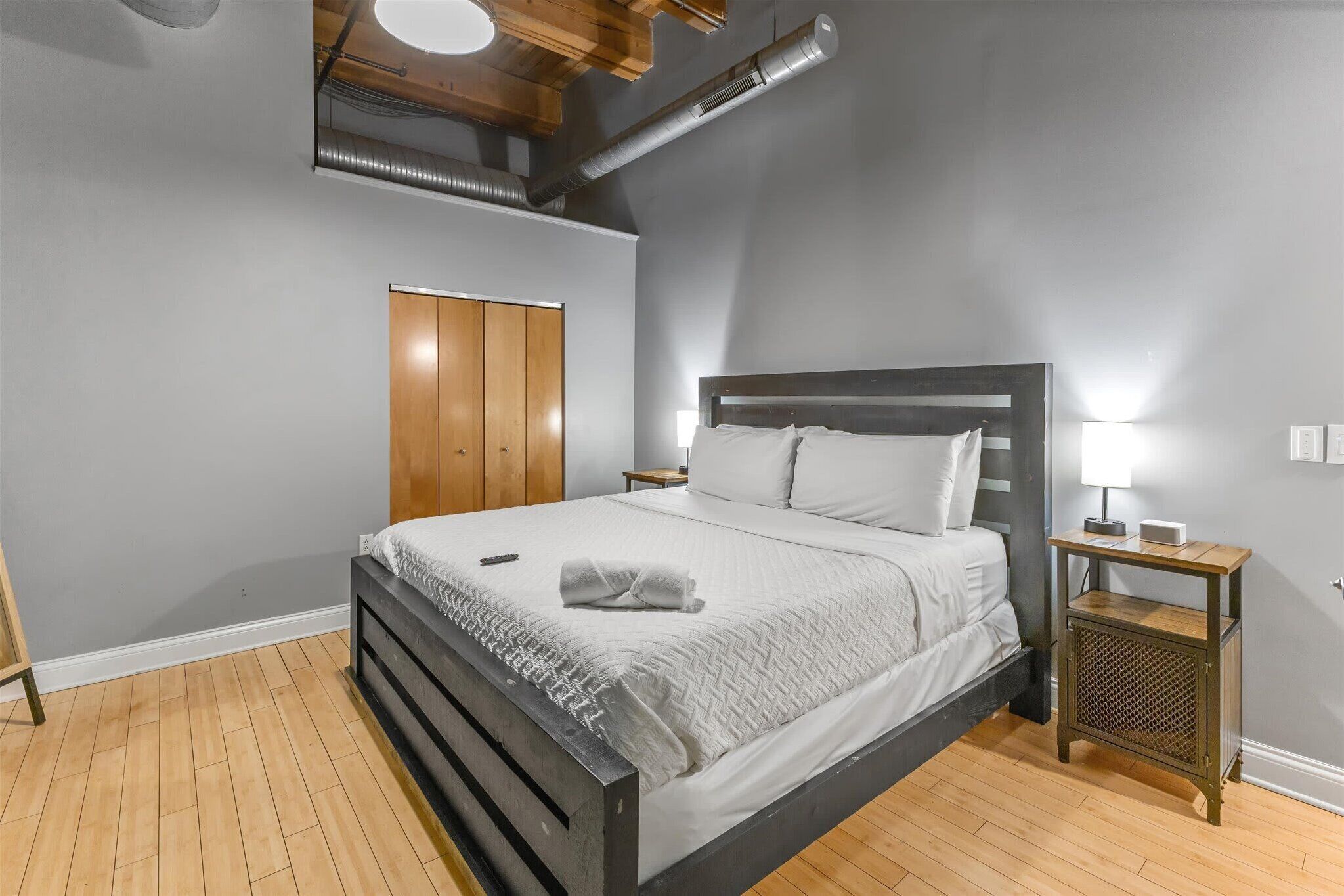 5 bedrooms, iron/ironing board, WiFi, bed sheets