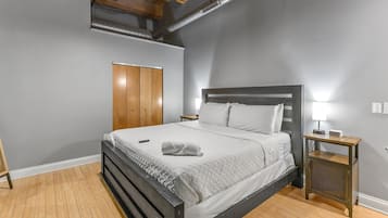 5 bedrooms, iron/ironing board, WiFi, bed sheets