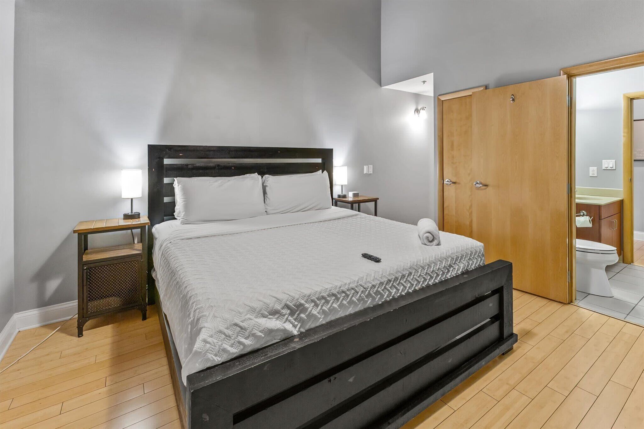 5 chambres, fer et planche à repasser, Wi-Fi, draps fournis