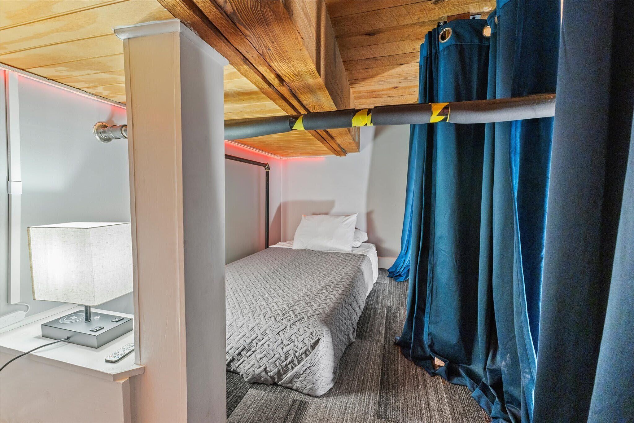 5 bedrooms, iron/ironing board, WiFi, bed sheets