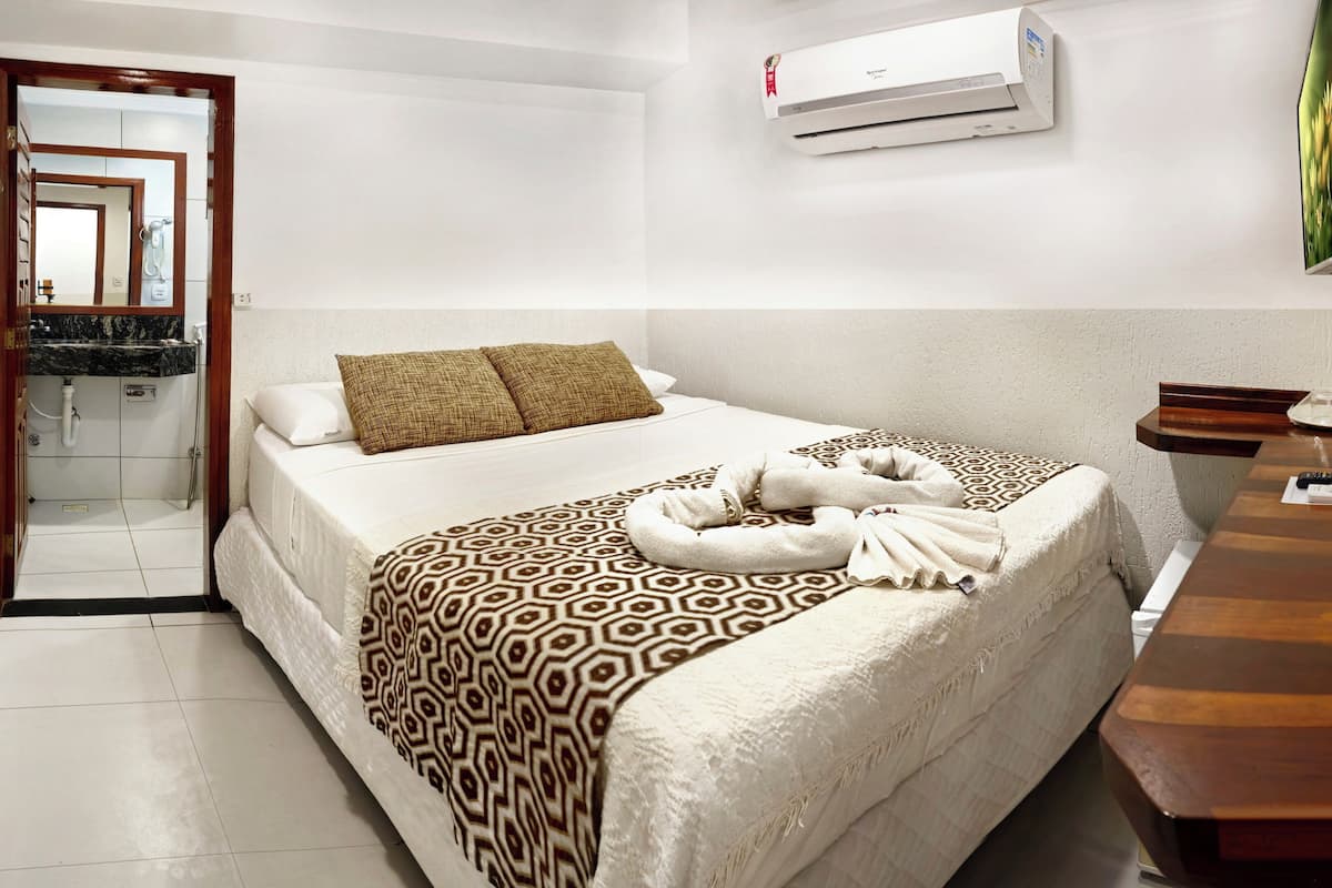 Economy tweepersoonskamer | Een minibar, gratis wifi, beddengoed