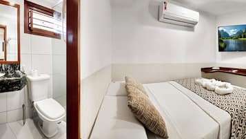 Economy Double Room | Minibar, free WiFi, bed sheets