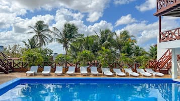 Outdoor pool, pool loungers