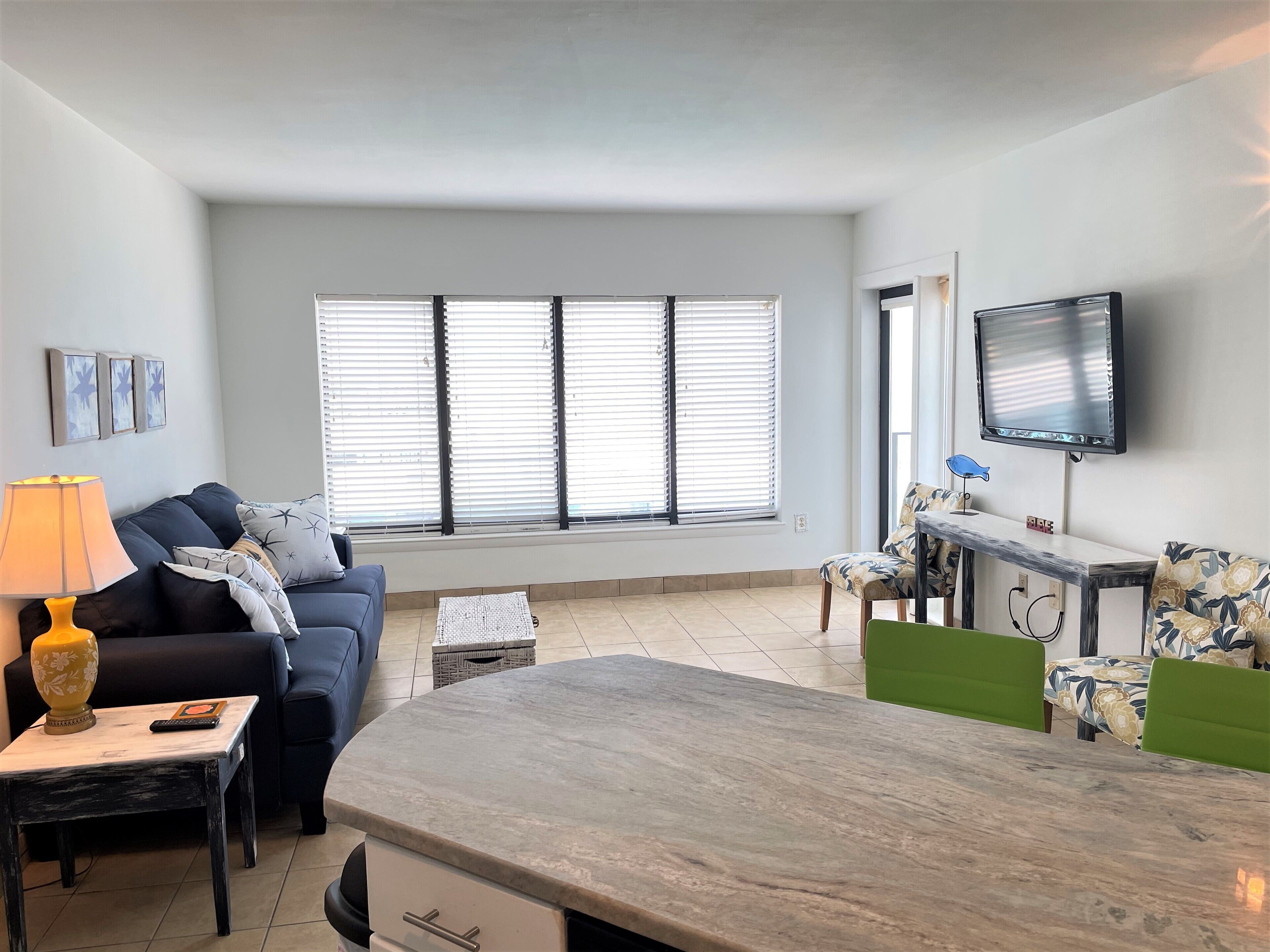 MAGNIFICENT OCEAN VIEWS FROM A BEAUTIFUL OCEAN FRONT CONDO