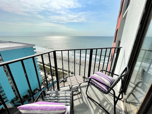 MAGNIFICENT OCEAN VIEWS FROM A BEAUTIFUL OCEAN FRONT CONDO