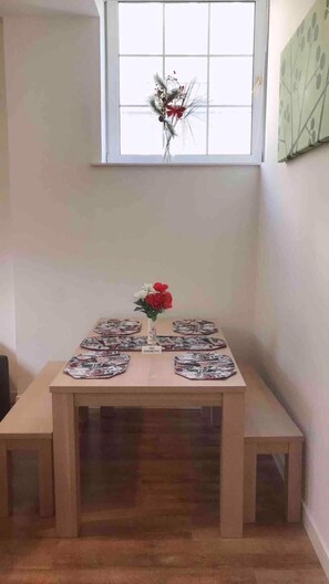 Dining - FRASER HOUSE APT. HOME AWAY FROM HOME (Aberdeen)