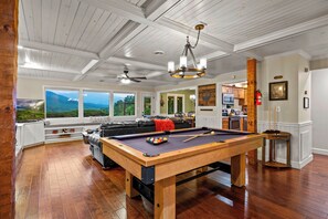 Games room - Free Attractions! Private, Gorgeous Views, Hot Tub, Fireplace (Gatlinburg)