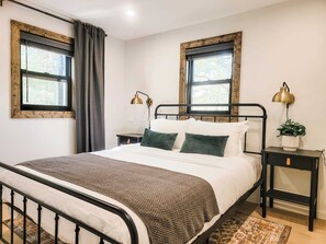 6 bedrooms, iron/ironing board, WiFi, bed sheets