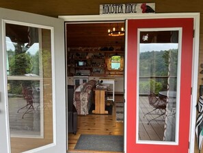 Terrace/patio - Unique studio cabin for couples w/mountain views from hot tub! (Suches)