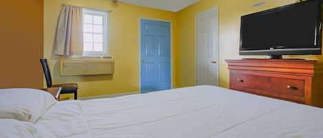 Room, 1 King Bed | Free WiFi, bed sheets