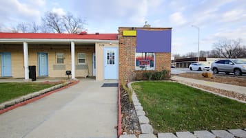 Vista frontal de la propiedad