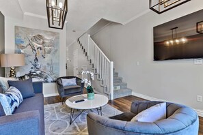 Televisión, Netflix, servicios de streaming y estéreo 