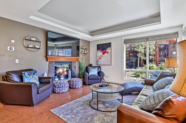 Televisión, chimenea, Netflix y bocina smart 