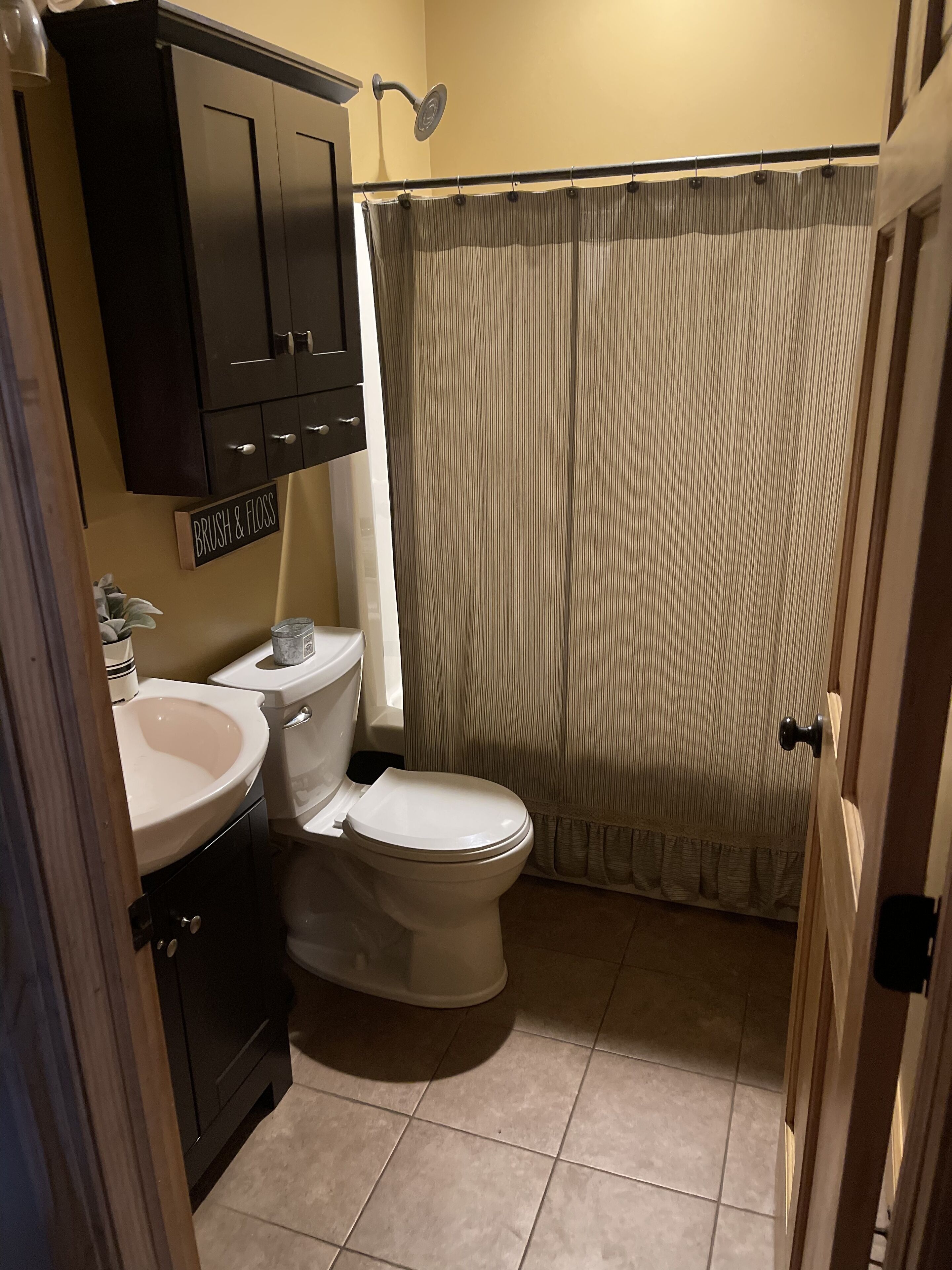 Spacious Cape Style house on 43 acres with pond