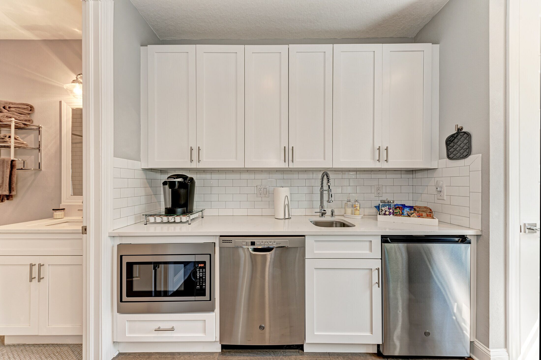 Hyde Park/SoHo Modern Gem