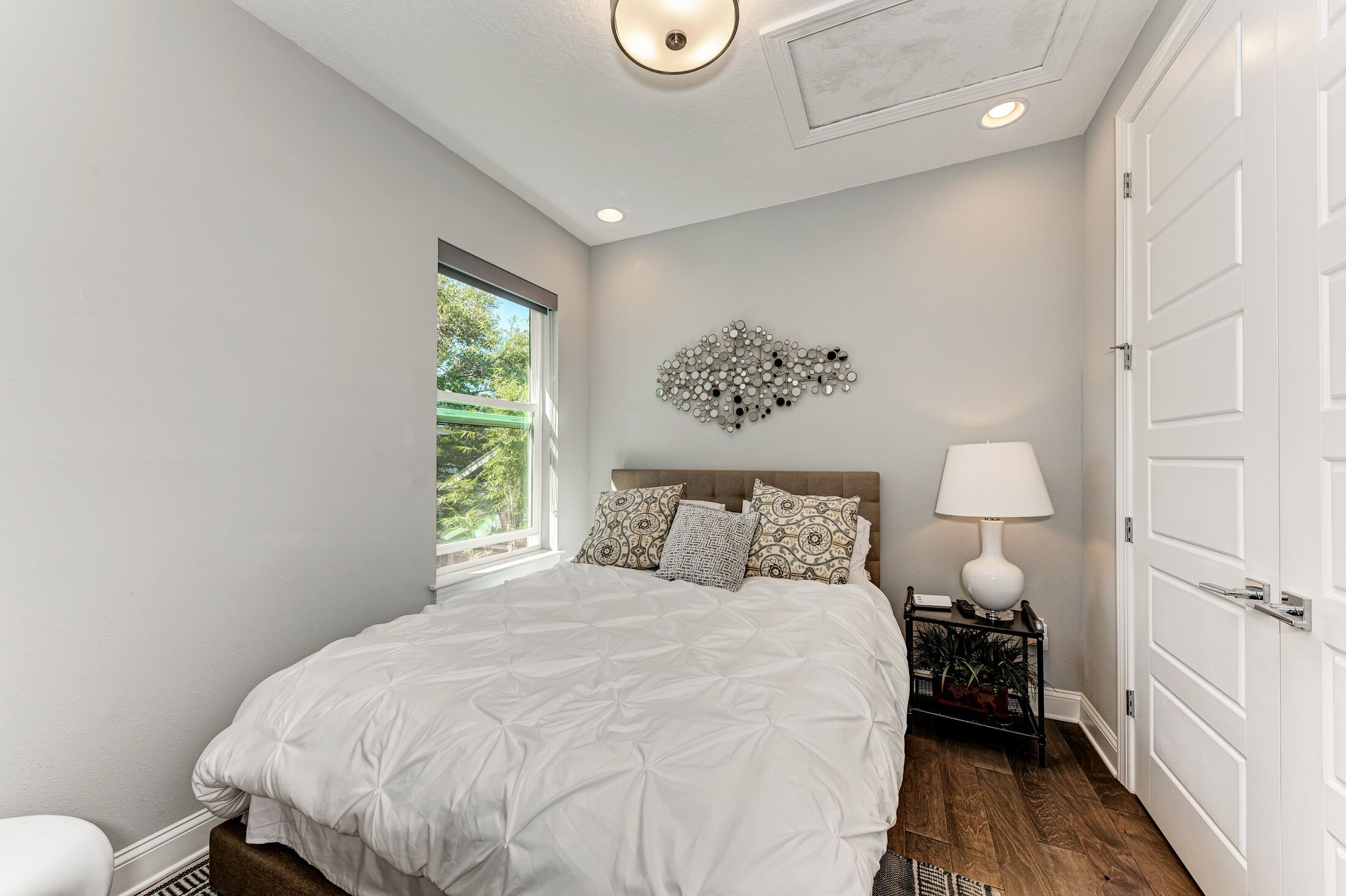 Hyde Park/SoHo Modern Gem