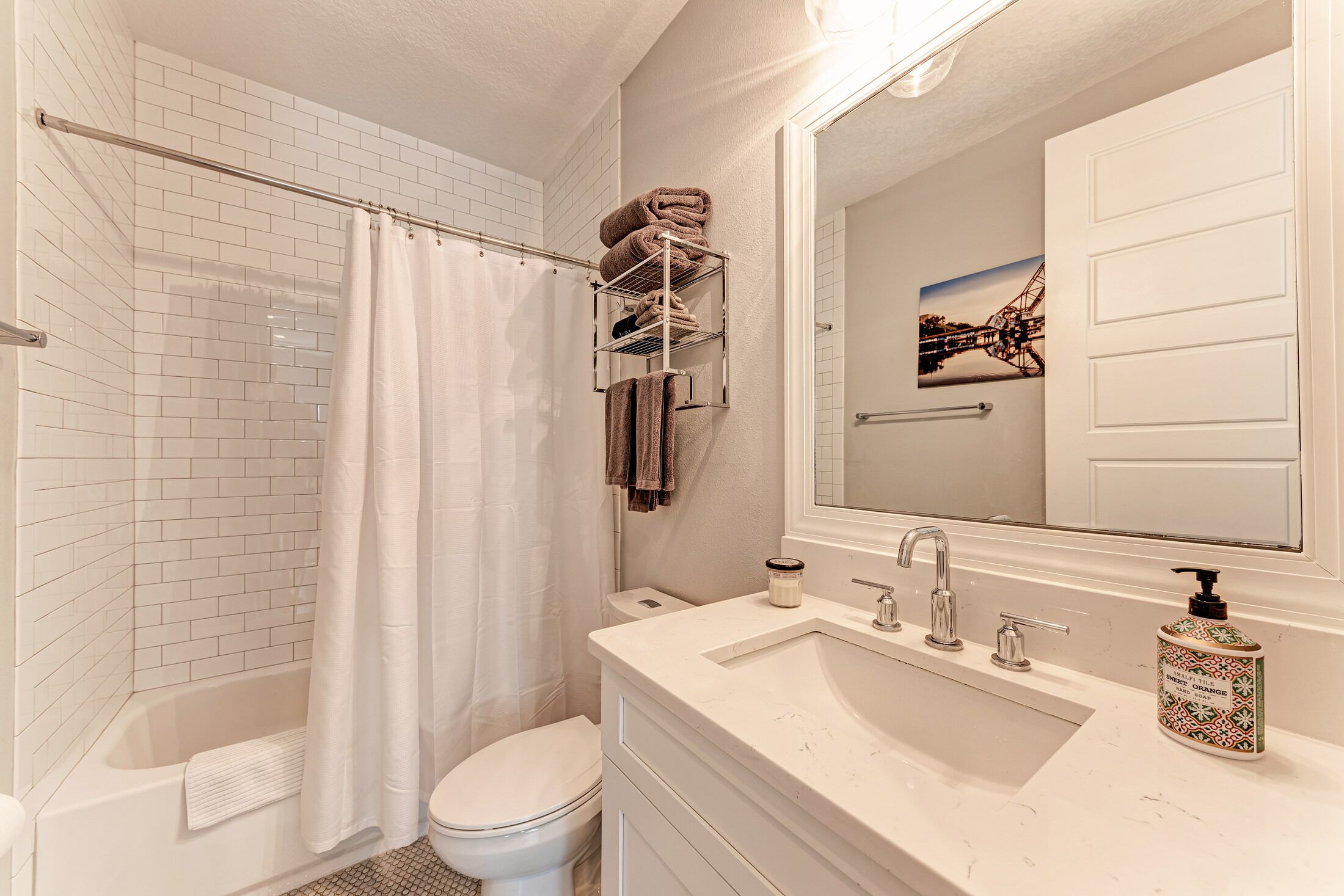 Hyde Park/SoHo Modern Gem