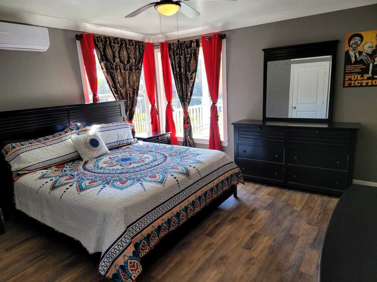 Luxurious 2BR w/Patio /Downtown/Medical Center *Families/EV/Pet/Free Parking