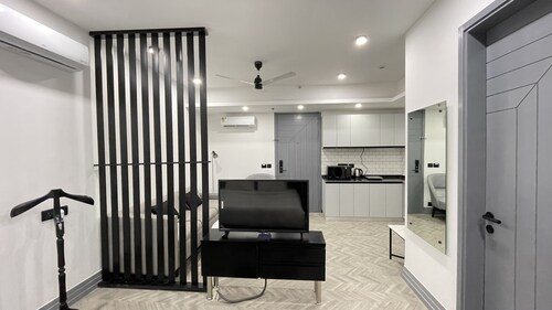 Bedchambers Serviced Apartments, MG ROAD