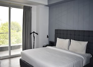 1 bedroom, in-room safe, iron/ironing board, free WiFi