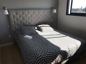 4 bedrooms, iron/ironing board, free WiFi, wheelchair access