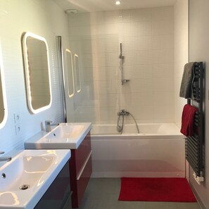 Badewanne, Whirlpool, Haartrockner