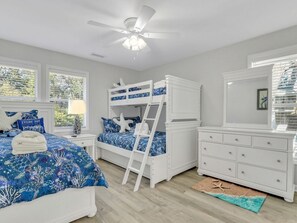 4 bedrooms, iron/ironing board, Internet, bed sheets
