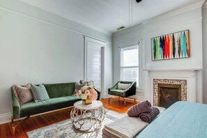 Interior - New Renovated 4BR Home, Fenced Yard w Playground (Louisville)