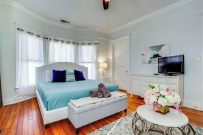 4 bedrooms, desk, iron/ironing board, travel cot